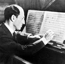 George Gershwin.  Playing without the dots.